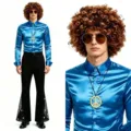 Conjunto de disfraz de disco retro para hombre con camisa de satén azul y pantalones acampanados. - Azul