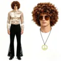 Disfraz retro de disco para hombre de los años 70 con camisa dorada y pantalón acampanado. - Caqui
