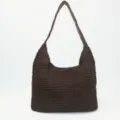 Bruine stro gehaakte schoudertas voor vrouwen, handgemaakte grote strand tote tas. - Enkele Handvat Magneetsluiting / Bruin