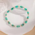 Primo piano dettagliato del braccialetto di perle turchesi in stile estivo chic. - 5#