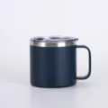 Stainless steel 14oz coffee mug with handle and clear lid, portable vacuum cup detail view - Navy Blue