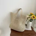 Beige straw woven tote bag, large capacity single shoulder casual beach vacation bag. - Off White