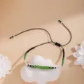 Bracelet de perles minimaliste avec perles vertes et noires, vue détaillée élégante. - Style 1