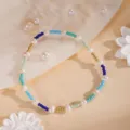 Primo piano dettagliato del braccialetto di perline colorate e perle, accessorio di gioielleria. - 6#