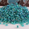 Stile Miyuki perline di rocaille 2mm nucleo tinto verde iridescente accessori fai da te - 10.00g / Blu Verde Iridescente