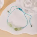 Bracelet tressé bleu fait main avec détails de perles de pierres d'agate verte. - Style 1