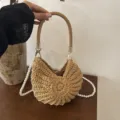 Sac bandoulière tissé kaki avec lanière en perles, sac à main crochet élégant pour femmes. - Sac à Main Tissé en Forme de Coquille / 26*2*25cm / Kaki