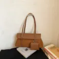 Retro brown shoulder bag with dual straps and coin purse variant for women fashion daily. - 34*9*18 / Brown