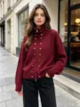Cardigan en tricot bordeaux pour femme avec col montant, boutons métal et zip frontal détail. - Taille unique / Hauts / Rouge Foncé