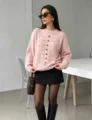Schicker rosa Damen-Pullover mit eleganten Knöpfen und feinen geflochtenen Details, kuschelig. - Einheitsgröße / Oberteile / Rosa