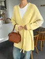 Gele gebreide vest dames lange mouw trui jas met riem casual stijl voor dagelijkse mode en comfort - Eén maat / Tops / Geel