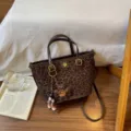 Braune Leo-Print Tote Bag stylische Fashion lässige Schulter Umhängetasche mit Anhänger - Mit Anhänger / Leopardenprint