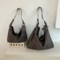 Braunes geflochtenes Umhängetaschen-Set mit Sternanhänger, stylische Hobo-Tasche. - Braun