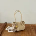 Beige Wildleder Tote Tasche im koreanischen Stil, lässige Retro Schultertasche mit Blumenanhänger. - Ohne Anhänger / Aprikose