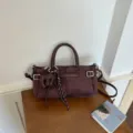 Braune Wildleder Handtasche mit Henkel und stilvollem Schnallendetail fuer Damen Alltag. - 26x10x13cm Ohne Anhänger / Schokoladenbraun