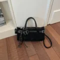 Schwarze Wildleder Handtasche Variante, schickes Schnallendesign, lässiger Luxus Crossover. - 26x10x13cm Ohne Anhänger / Schwarz