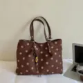 Braune Pünktchen Tragetasche für Damen, große Schultertasche für Arbeit und Alltag. - Ohne Anhänger / Kaffee