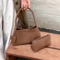 Braune gewebte Unterarmtasche Set mit kleine Tasche, elegante minimalistische Retro Umhängetasche. - Braun