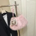 Rosa Plüsch Umhängetasche mit Kaninchen Anhänger, flauschige Cloud Handtasche für Damen. - Ohne Anhänger / Rosa