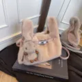 Koreanischer Stil rosa Plüsch Handtasche mit süßen Hasenohren und Anhänger fluffige Umhängetasche. - Ohne Anhänger / Rosa