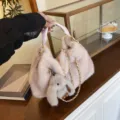Chice rosa Plüsch Umhängetasche mit süßem Hasenanhänger, große flauschige Handtasche für Damen. - Ohne Anhänger / Rosa