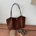 Braune Wildleder-Totetasche im koreanischen Stil, Retro minimalistische Schultertasche gross. - Kaffee