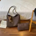 Vintage dunkelbraune Tote Bag mit Tasche, große Kapazität minimalistisch schicke Handtasche. - Ohne Anhänger / Kaffeebraun