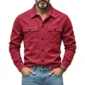 Chemise homme en daim bordeaux à manches longues avec deux poches poitrine et boutons. - S / Hauts / Rouge