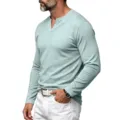 Detailansicht des langärmeligen gerippten V-Ausschnitt Henley T-Shirts für Herren in Mintgrün. - S / Oberteile / Hellgrün