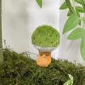 Vista detallada de peluche de seta linda, muñeco de peluche gracioso llavero para niños - Hongo Amarillo
