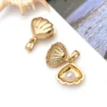 Gouden schelp hanger met kubieke zirkonia en parel, ideaal voor DIY sieraden maken. - 1 Stuk (18x13x7mm)