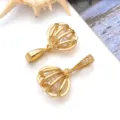 Gouden schelp hanger sluiting met zirkonia, DIY maritieme sieraden maken accessoires. - 1 Stuk (22x13x7mm)