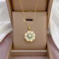 Collar de flores de esmalte bañado en oro con colgante de perla elegante joyería - Collar de Perla de Flor Azul (X4063) / Dorado