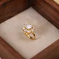 Elegante Anillo de Circonita Dorada Lujoso Geométrico Estrella Flor Joyería Mujer - Anillo Geométrico de Flor (J0099) / Dorado