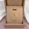 Collar con colgante de flor de circonita giratoria de acero titanio dorado para mujer. - Estilo de Flor Giratoria (X1012) / Dorado