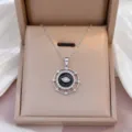 Elegante collar con colgante de ojo malvado giratorio para mujer en acero titanio y circonita. - Ojo del Mal Giratorio (X1093) / Color acero