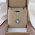 Collar de flor de circonita giratoria dorada, variante de joyería de acero de titanio elegante. - Flor Giratoria Azul (X1068) / Azul