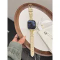 Perle Krokodil Muster Metall Uhrenarmband kompatibel mit Apple Watch Series 10 9 - Gebrochenes Weiß