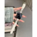 Perlen- und Krokodilmuster Metall-Uhrenarmband kompatibel mit Apple Watch Serie, elegante Wahl. - Sternenlicht Weiß