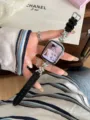 Gros plan détaillé du bracelet de montre en cuir véritable zircon étoile avec breloques. - Taille Personnalisée: 18mm / Noir-Argent