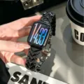 Detailaufnahme des schwarzen Metallarmbands im mechanischen Design, hochwertige Textur. - Anwendbar: Xiaomi 8pro/9pro/10pro / Schwarz