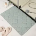 Light green coral fleece quilted bath mat, soft absorbent floor rug for bathroom and bedroom. - 40*60cm / Gray