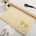Tappetino da bagno beige assorbente e antiscivolo con simpatica stampa di orma sorridente. - 40*60cm / Beige