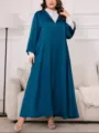 Vista di dettaglio di un abito lungo oversize con maniche lunghe e cappuccio, elegante. - 030 / 1XL