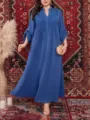 Abito maxi blu plus size con delicato inserto in pizzo, scollo a V e bottoni frontali eleganti. - 020 / 0XL