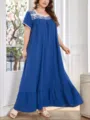 Vestido largo azul de talla grande con elegante bordado de encaje blanco en el pecho. - 0XL / Azul