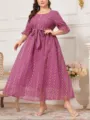 Elegante abito viola taglie forti con cintura in vita, tessuto fantasia e maniche chic. - 029 / 2XL