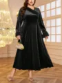 Plus Size schwarzes Samt Langarm Maxikleid mit Kunstfellbesatz und eleganten Perlendetails. - 0XL / Stil 215