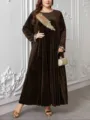 Elegante vestido largo de terciopelo de talla grande con bordado de plumas doradas y puños. - 3XL / Marrón Oscuro