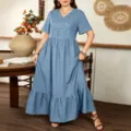 Blaues Maxikleid in Übergröße mit Spitzen-Patchwork und elegantem Rüschensaum. - 0XL / Blau